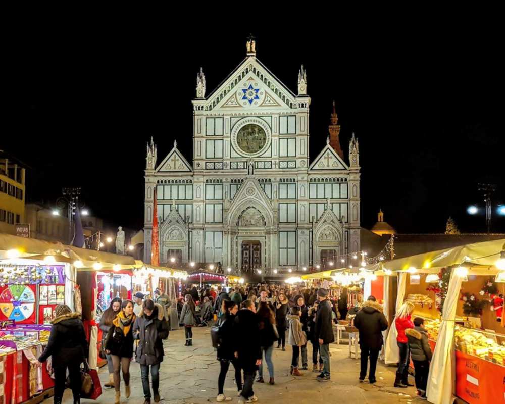 Weihnachtsmarkt auf der Piazza Santa Croce, Florenz
