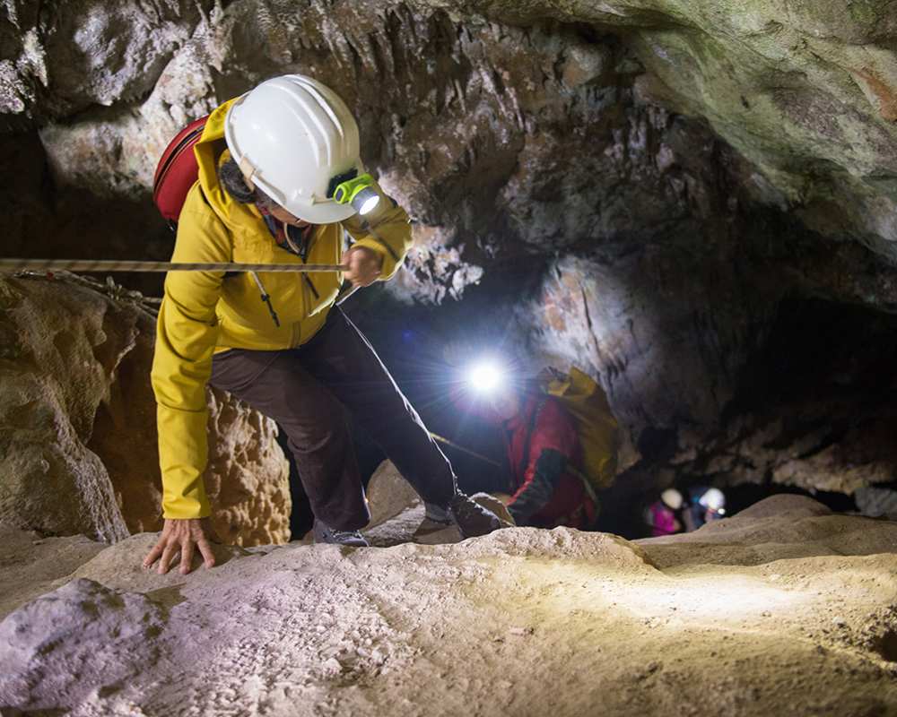 Nelle grotte della Montagnola Senese