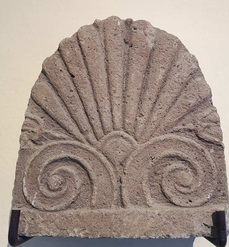 Flachrelief der Palmette, Symbol des Museums