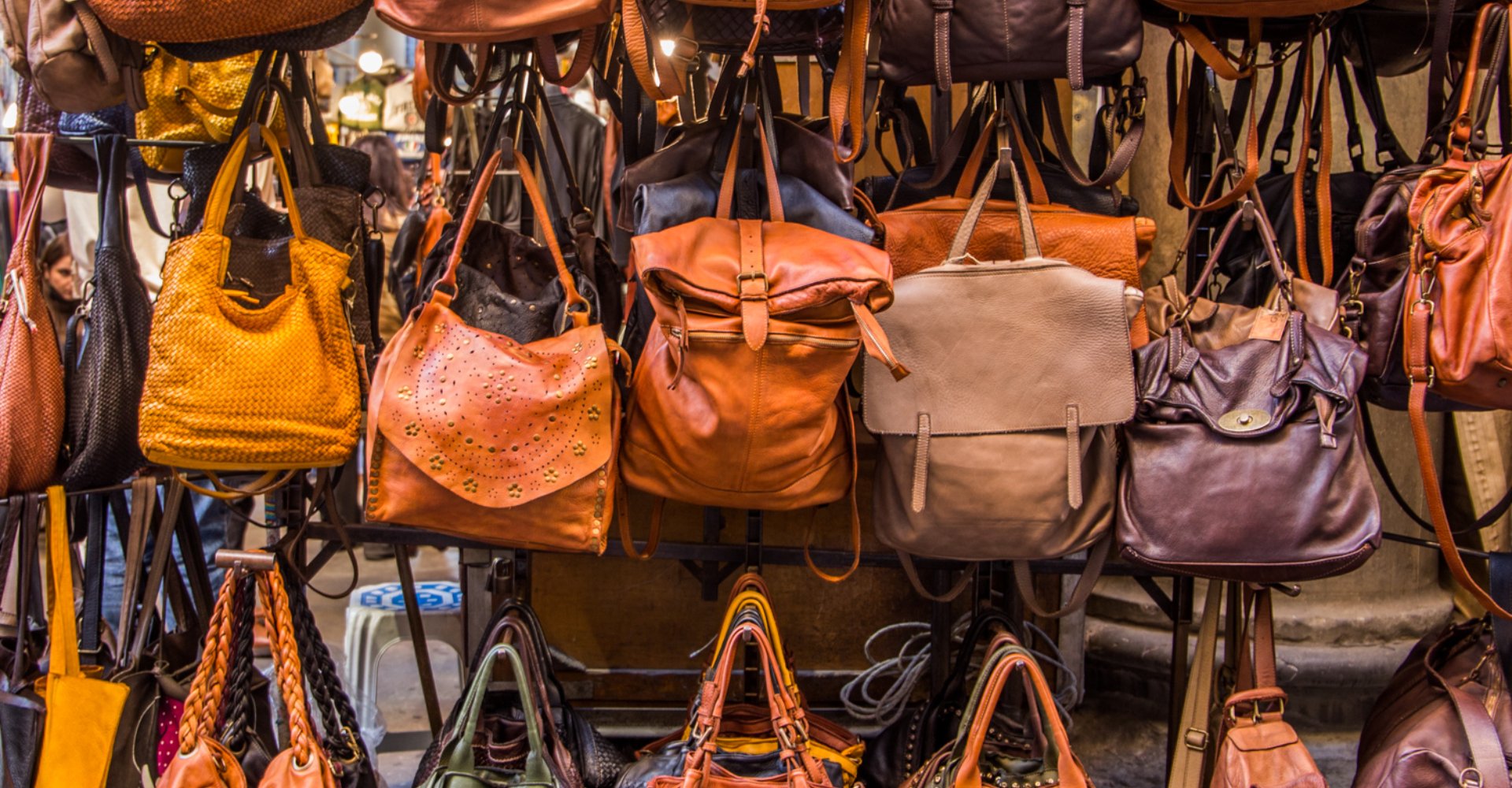 Bolsos de cuero de la marroquinería toscana