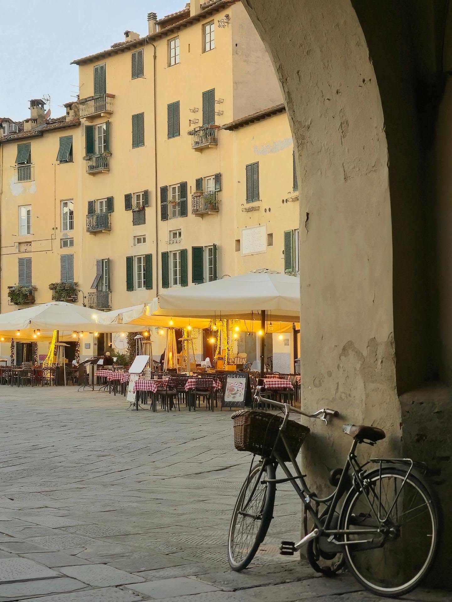 Piazza Anfiteatro, Lucca