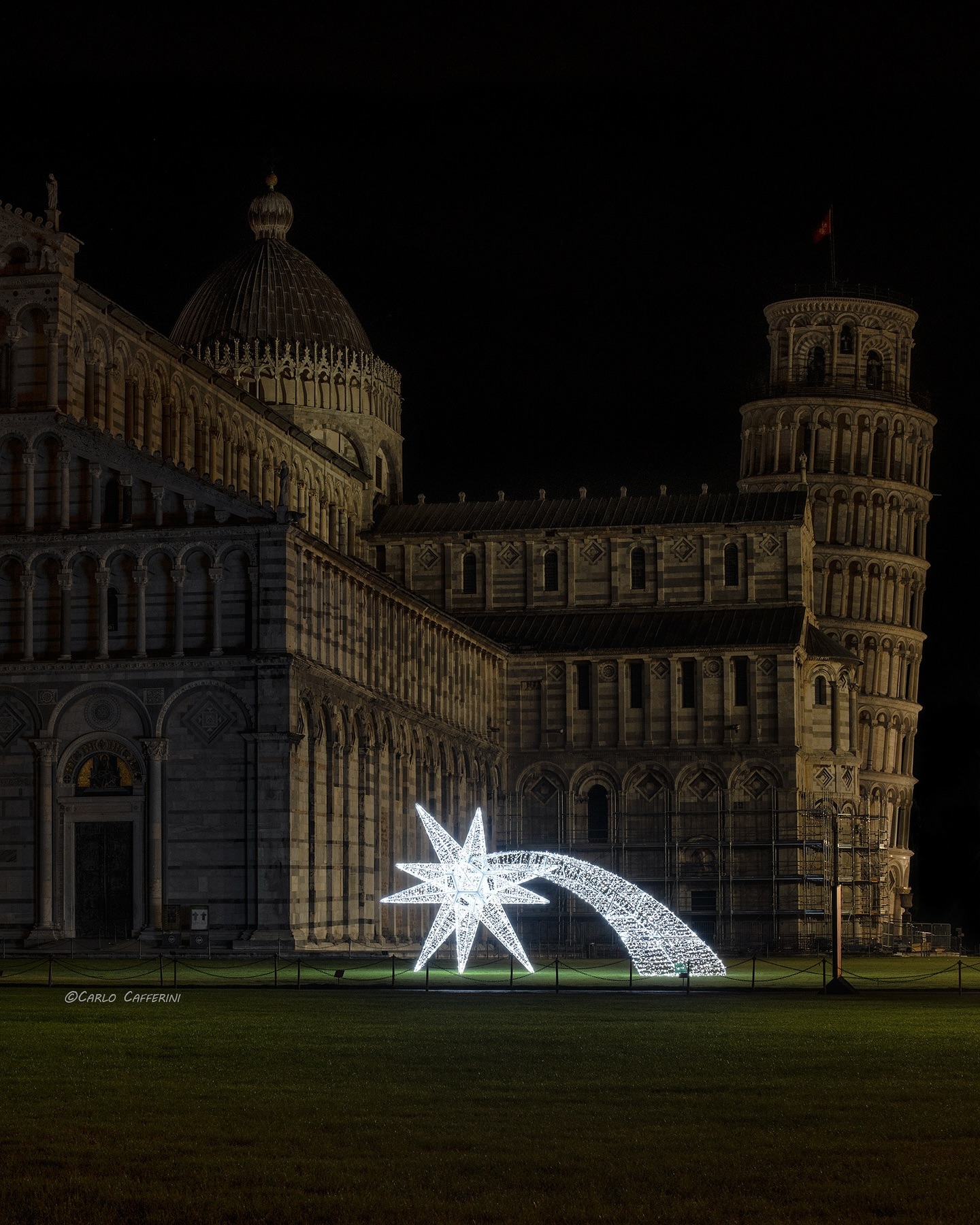 Installazione luminosa in Piazza dei Miracoli, Pisa