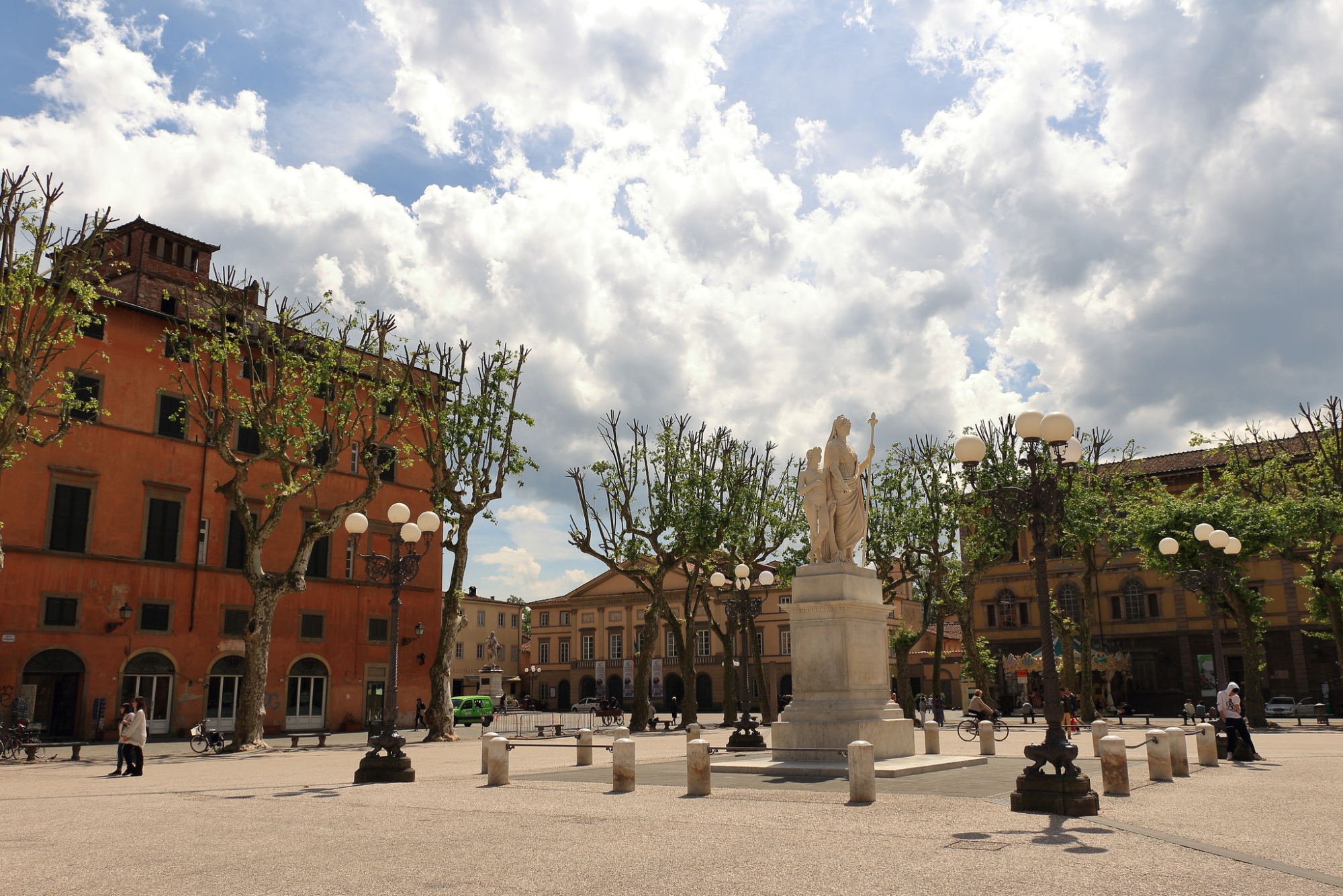 Die Piazza Napoleone in Lucca