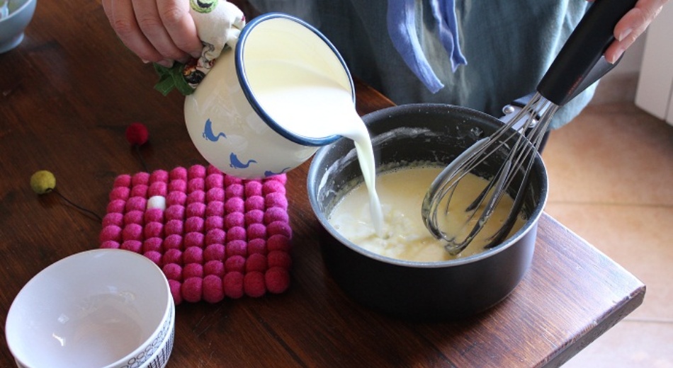 Whisk the egg yolks with the sugar and flour Whisk the egg yolks with the sugar and flour