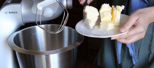 Beat the butter with the sugar for a few minutes until it becomes creamy and light