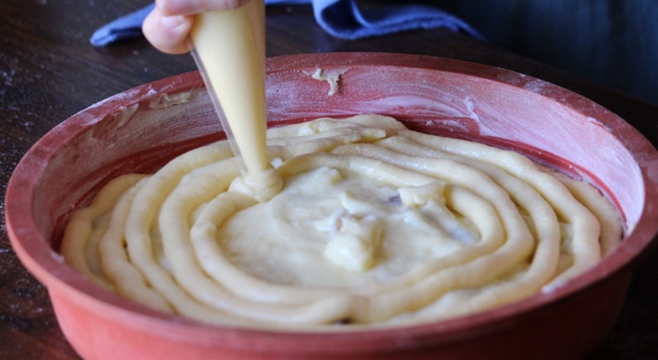 Then add the remaining batter in circular motions, trying not to mix it into the custard Then add the remaining batter in circular motions, trying not to mix it into the custard