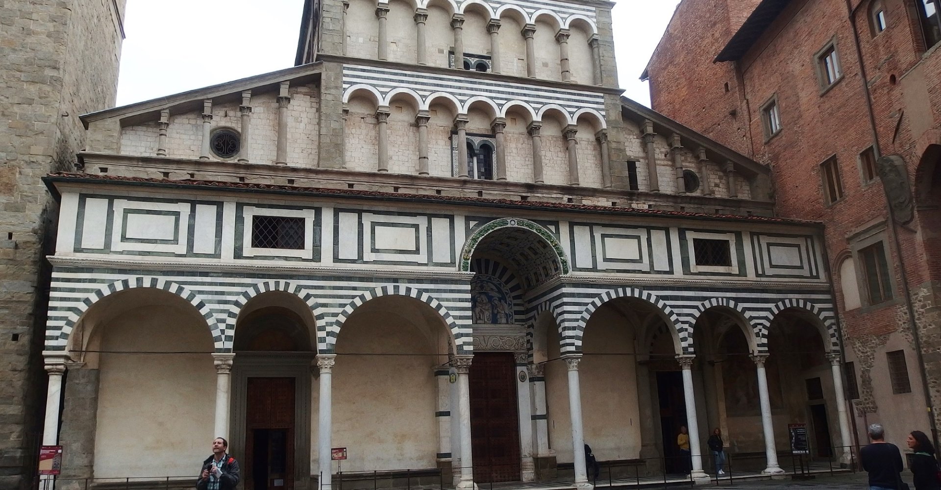 Facciata della Cattedrale di San Zeno, Pistoia