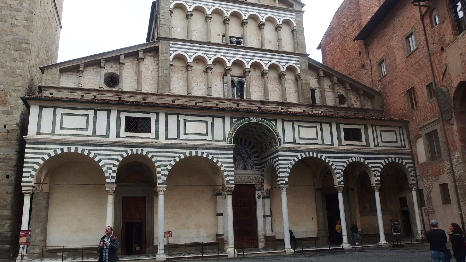 Facciata della Cattedrale di San Zeno, Pistoia