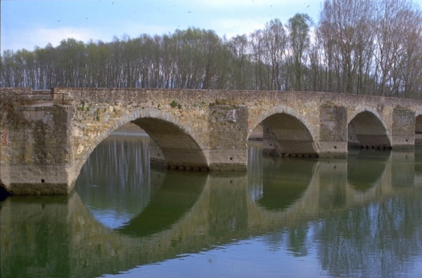 El puente de Buriano, a lo largo de los Siete Puentes