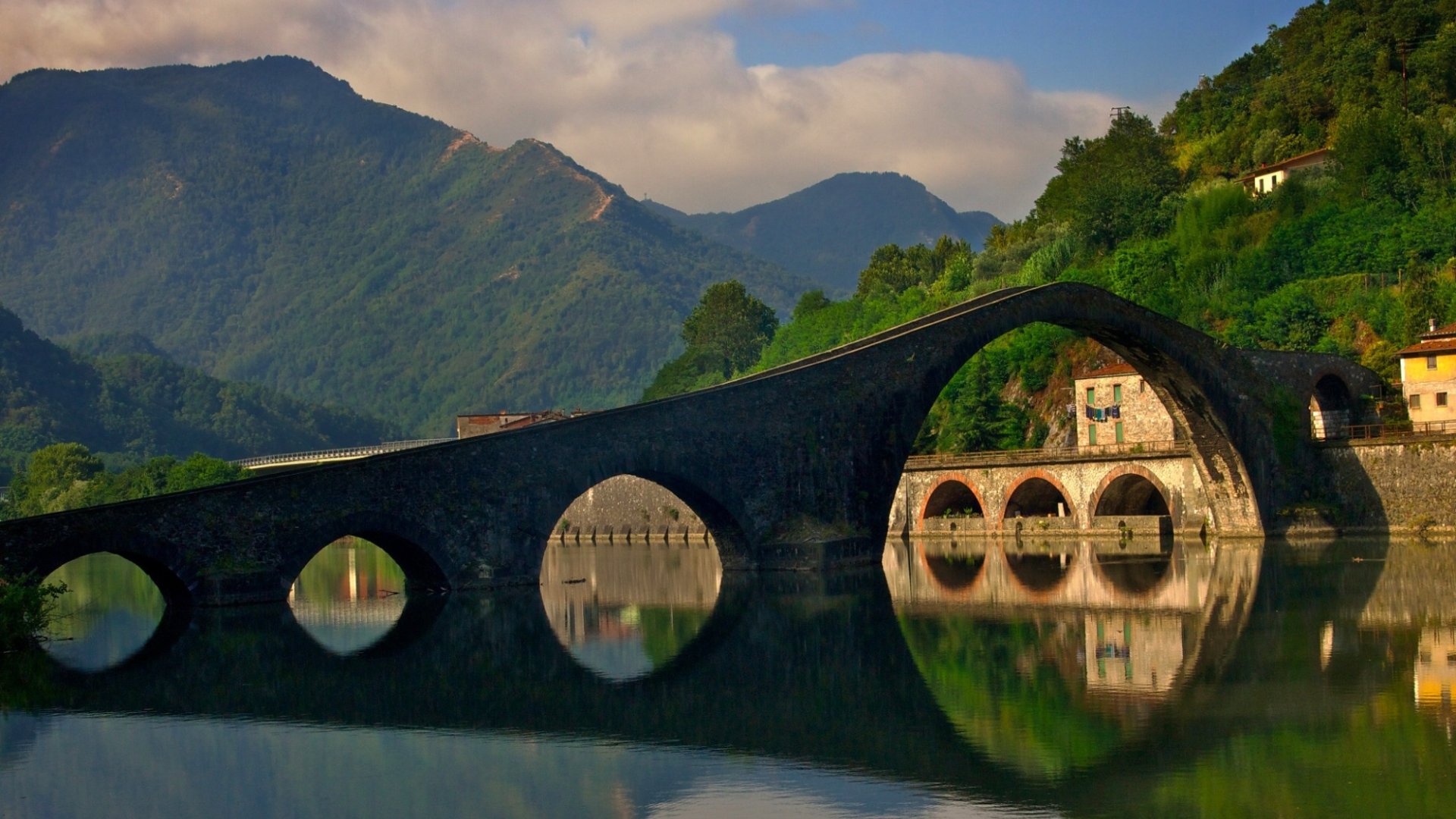 Puente Magdalena en Borgo a Mozzano
