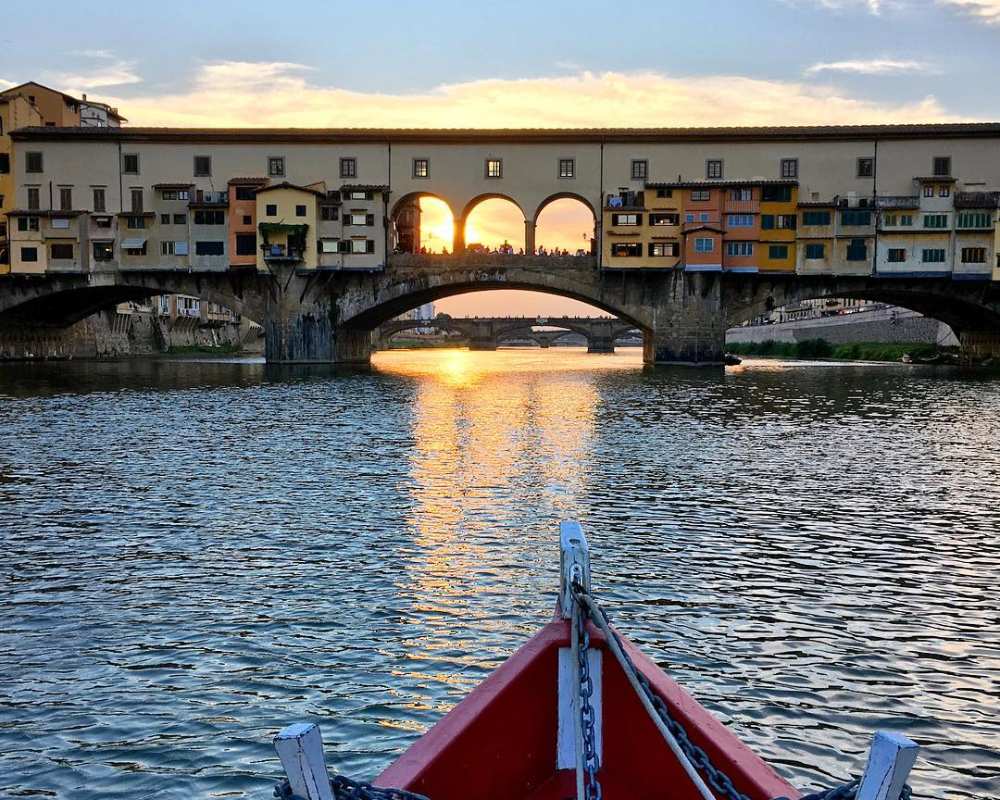 Der Ponte Veccio von einem Renaioli-Boot aus gesehen