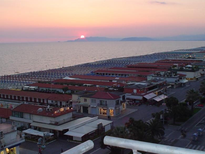 Il litorale di Viareggio, veduta notturna