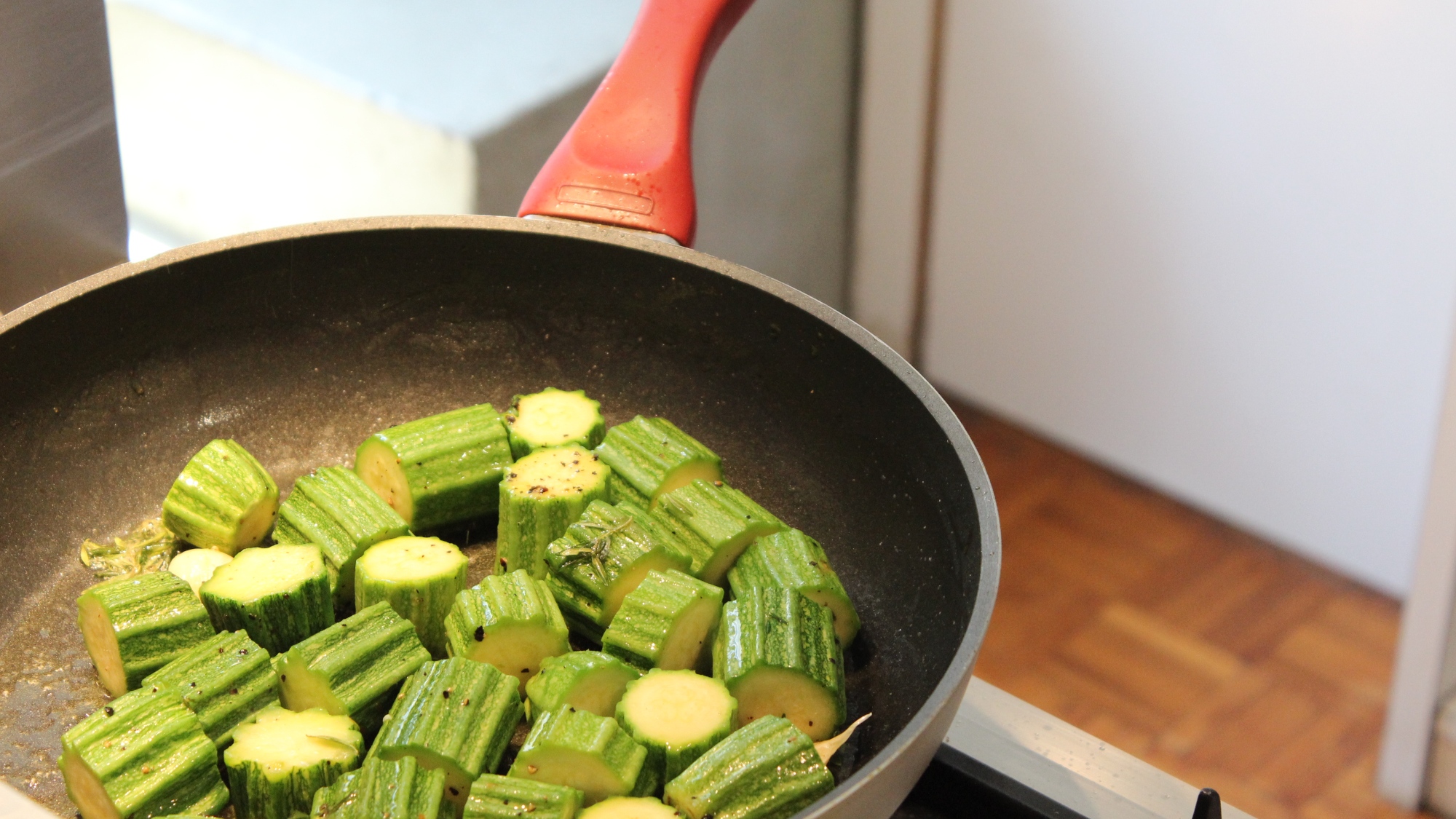 Sautè the courgettes Sautè the courgettes