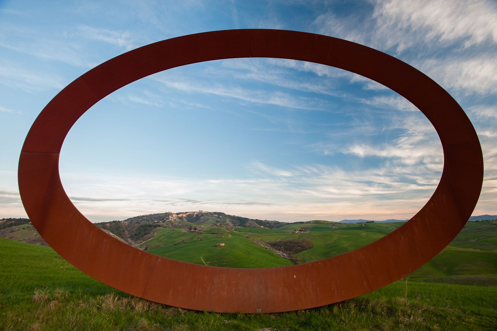 Opera di Mauro Staccioli a Volterra