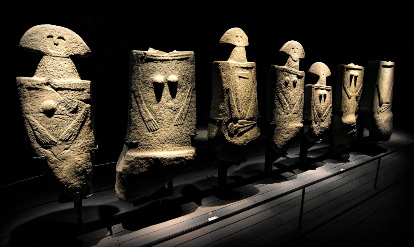Risultati immagini per pontremoli museo delle statue stele immagini?