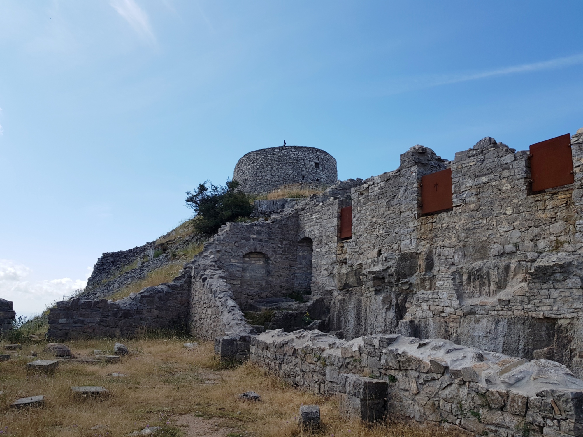Giurisdavidica tower on Monte Labbro