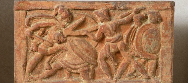 Urnetta di terracotta con il mito dell’eroe con l’aratro, Chiusi, II sec. a.C.