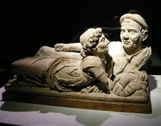 urna-sposi-etruschi