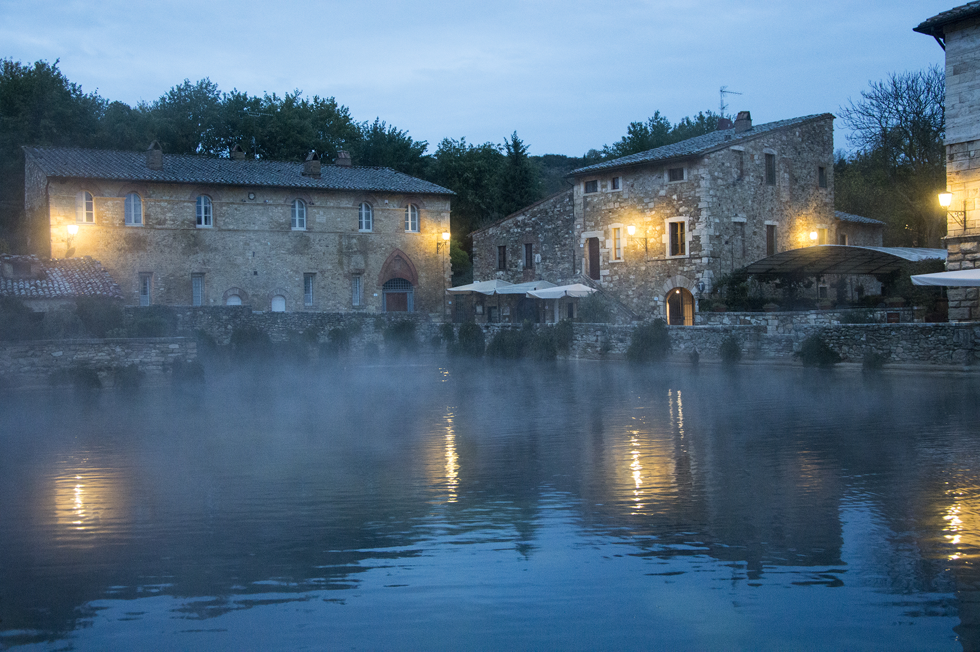 Thermalbecken auf der Piazza von Bagno Vignoni