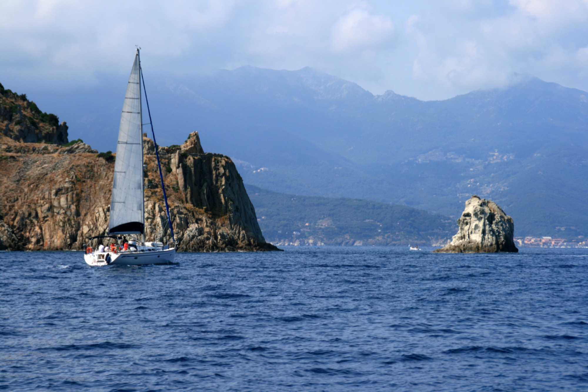 Navegando en vela por Elba