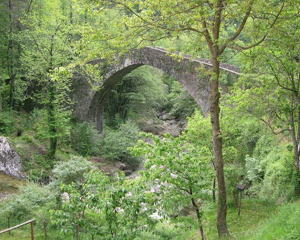 Die Ponte dei Molini (Mühlenbrücke) in Castiglione di Garfagnana