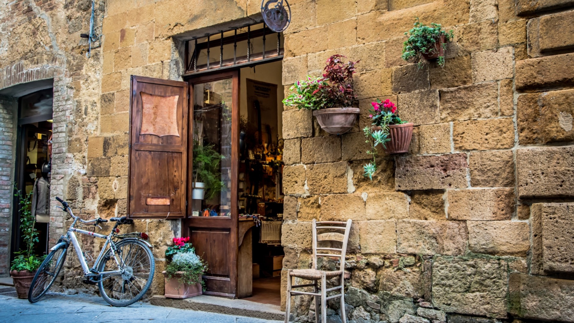 An alley in Tuscany