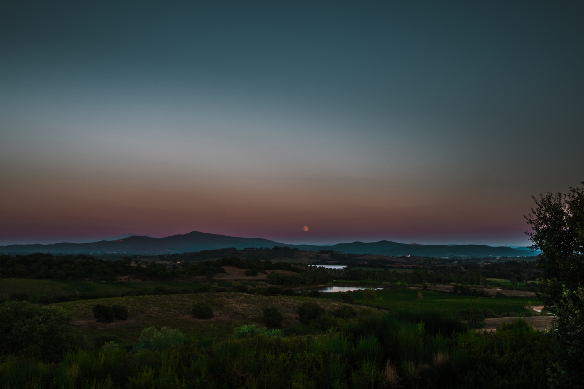 The sun goes down in Tuscany