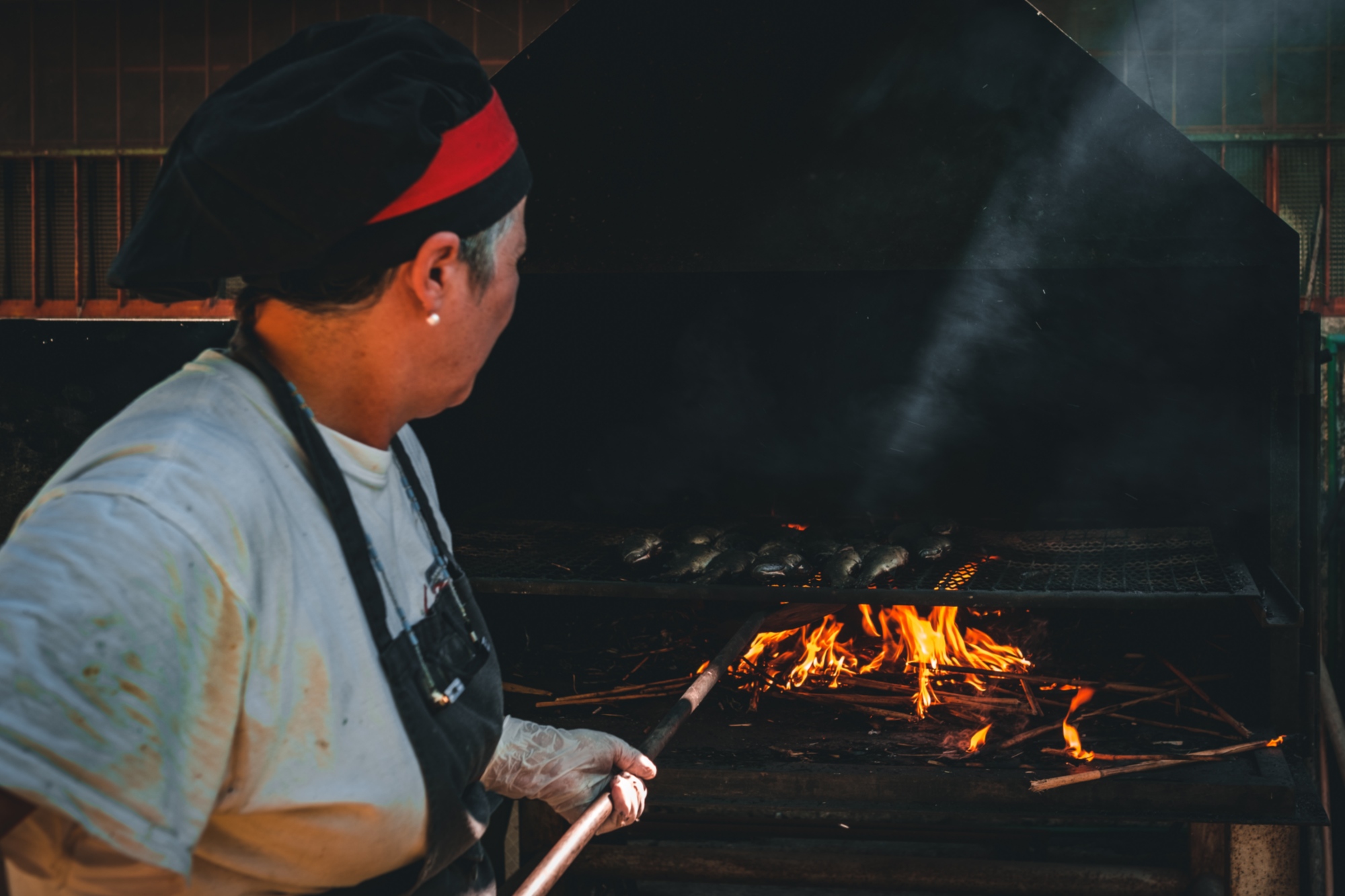 Grilling fishes for Brustico