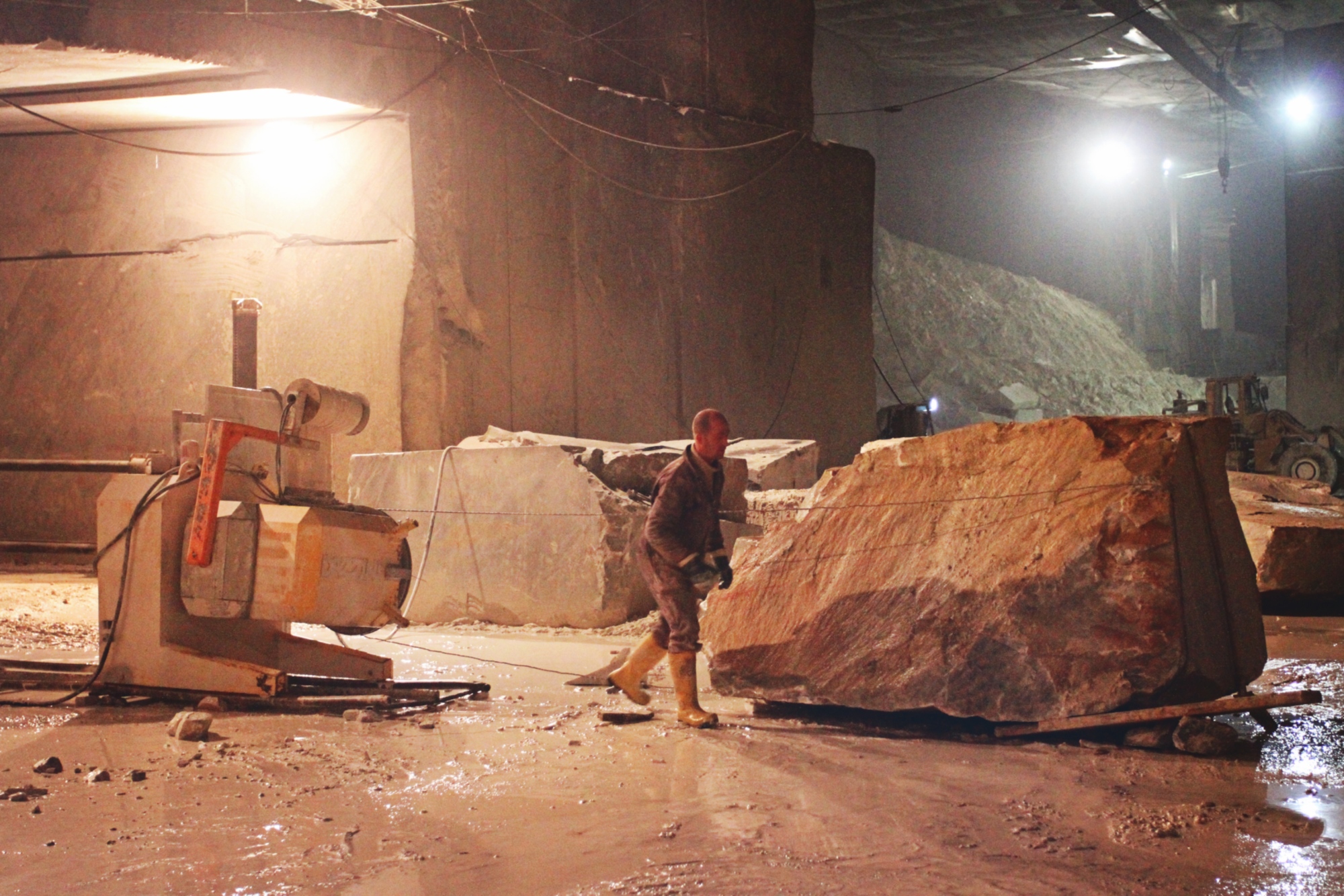 Working in Carrara marble quarries